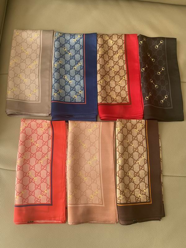 Gucci silk scarf 50X50cm E22